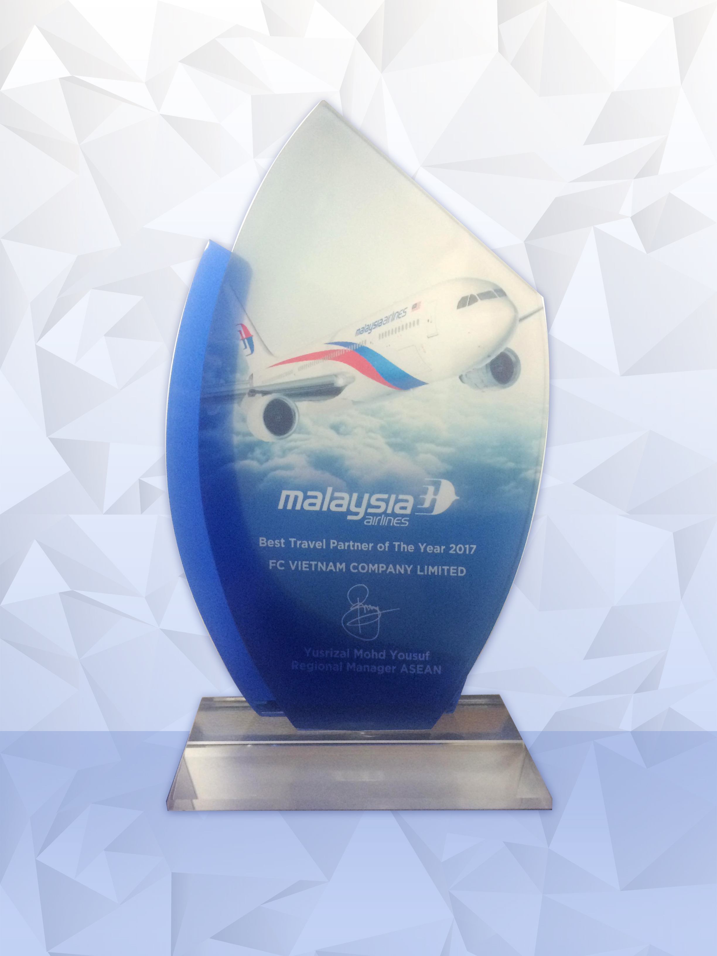 🎁 🎁 🎁 Congratulation to F.C Việt Nam from Malaysia Airlines ! 🎉 🎉 🎉 🔔 🔔 🔔 Vậy là một năm cũ sắp qua, một năm mới sắp đến, mọi cố gắng và nỗ lực của F.C Việt Nam trong suốt thời gian qua một lần nữa đã được ghi nhận. Những gì F.C Việt Nam đạt được ngày hôm nay là nhờ có sự ủng hộ và tin tưởng của mọi Quý khách hàng, chúng tôi xin gửi tới mọi Quý khách lời cám ơn chân thành nhất. 🍀 🍀 🍀  💙 💙 💙 Rất mong mọi Quý khách hàng sẽ tiếp tục đồng hành cùng F.C Việt Nam trong tương lai ! 💙 💙 💙